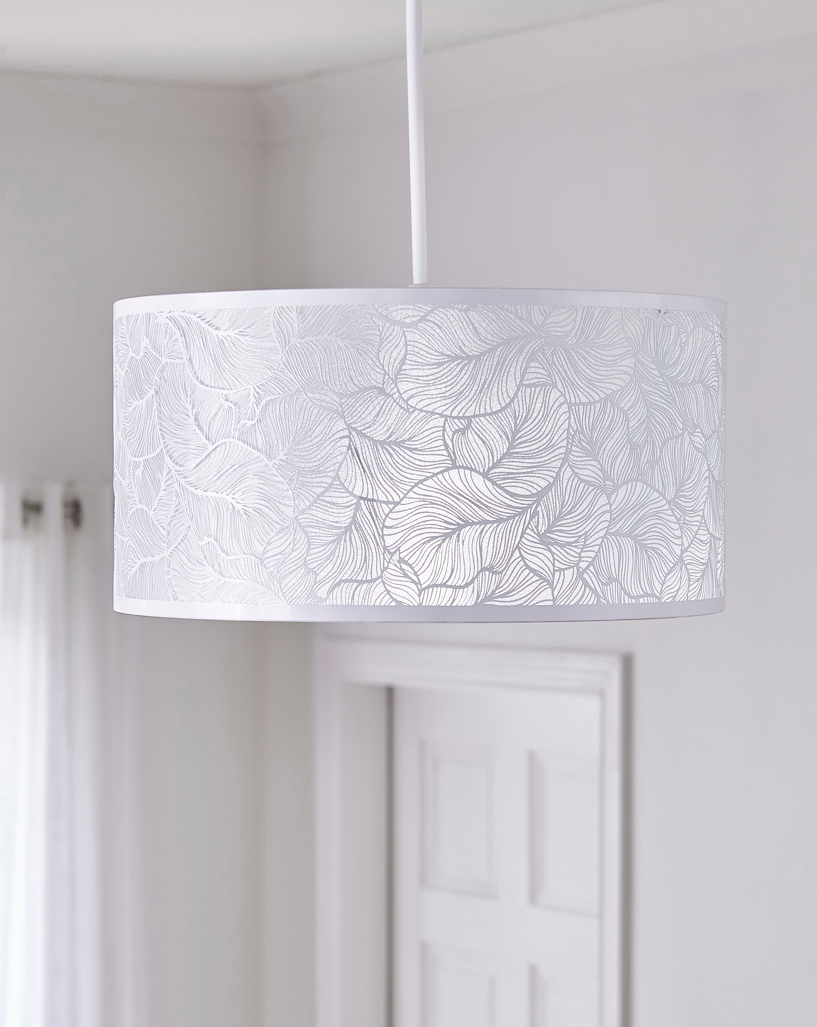 New In - Metal Leaf Pattern Pendant Shade 40cm