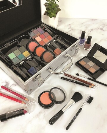 Technic Large Beauty Case with Cosmetics