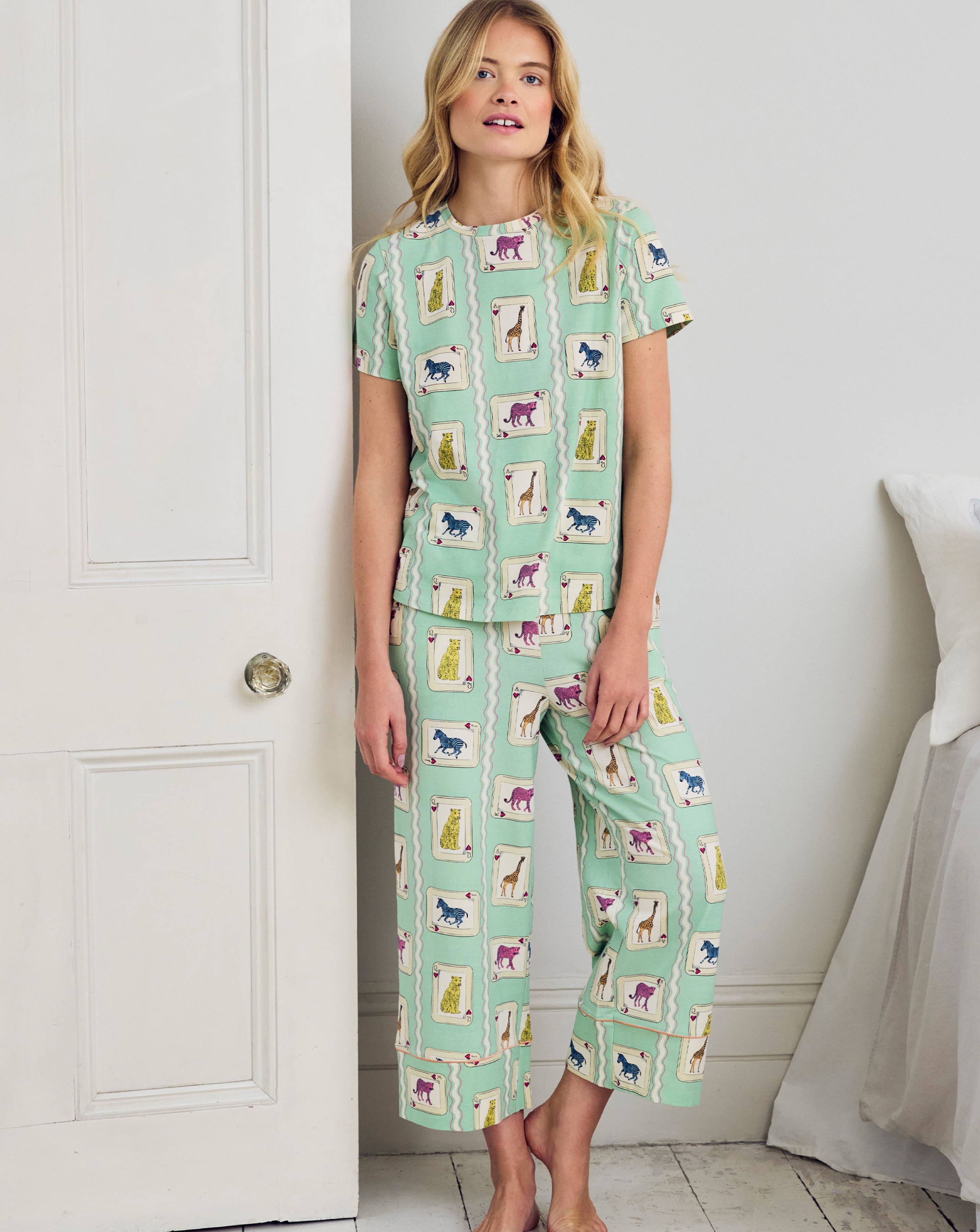 Chelsea Peers Tshirt & Capri Pant