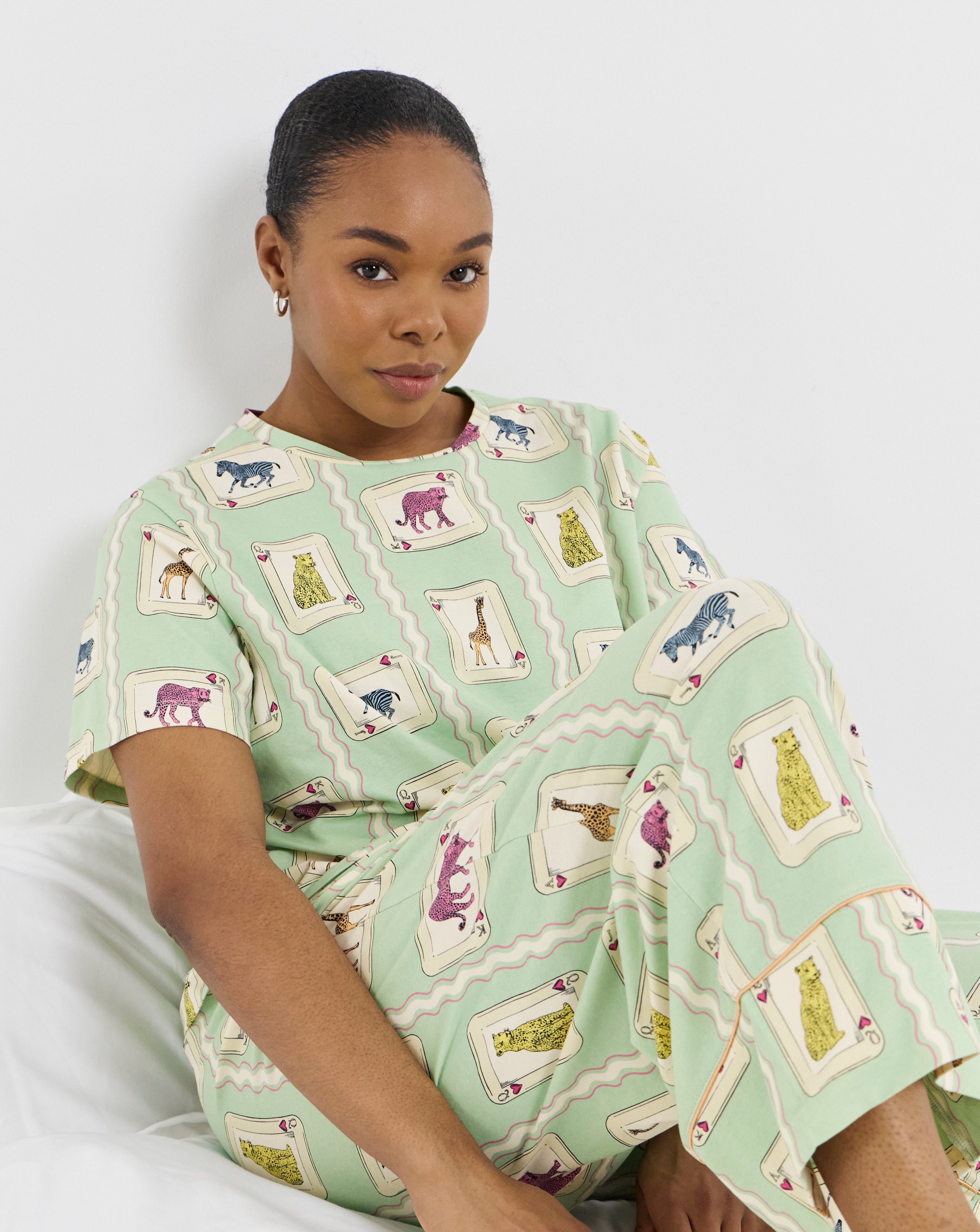 New In - Chelsea Peers Tshirt & Capri Pant