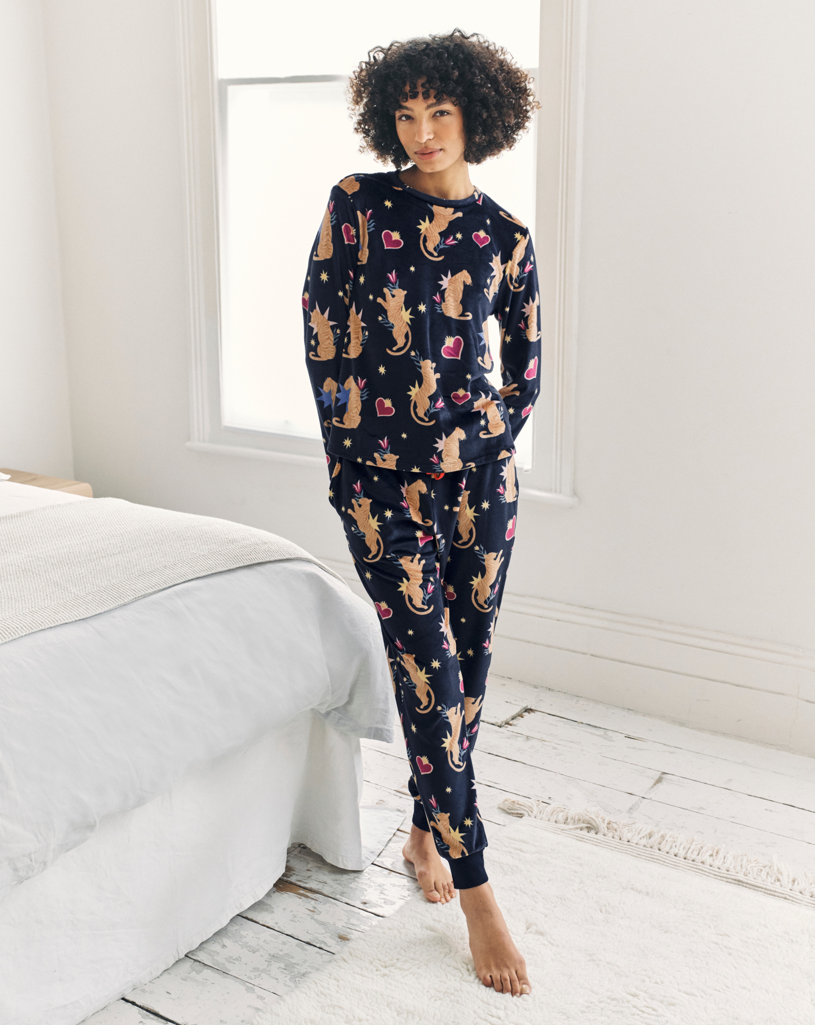 New In - Chelsea Peers Fleece Crew Neck PJ Set
