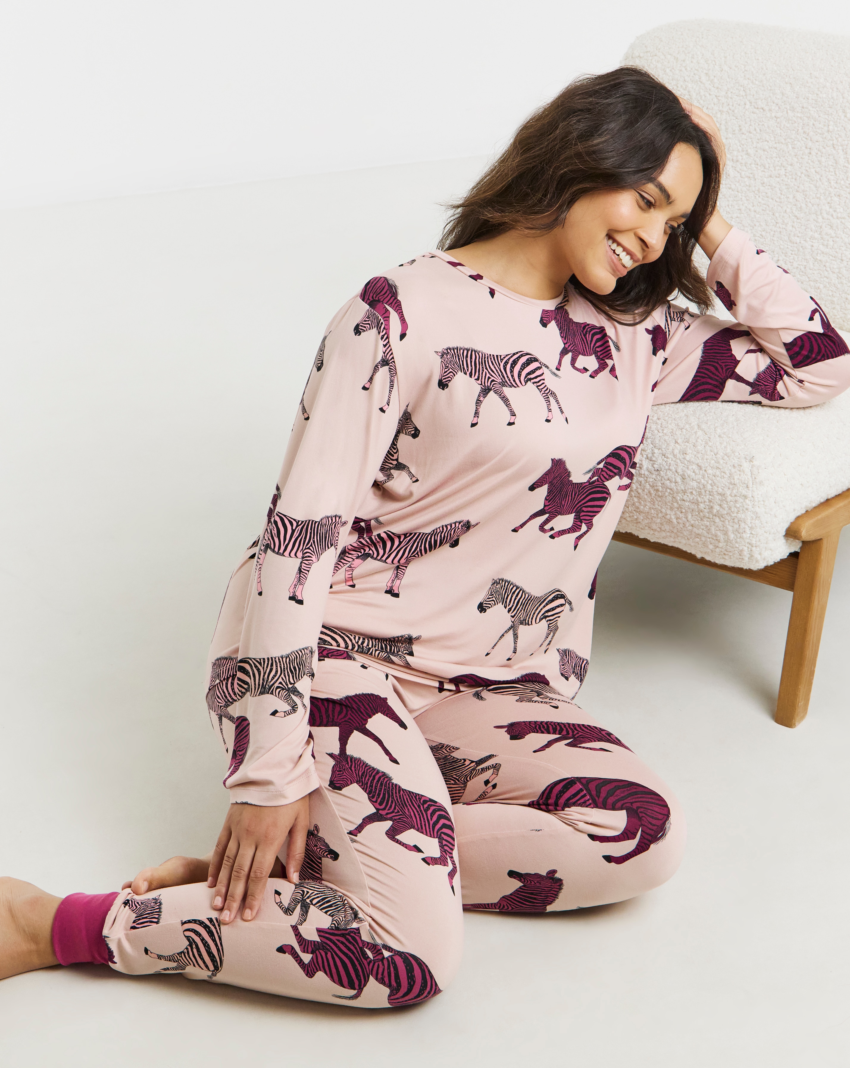 New In - Chelsea Peers Crew Neck PJ Set
