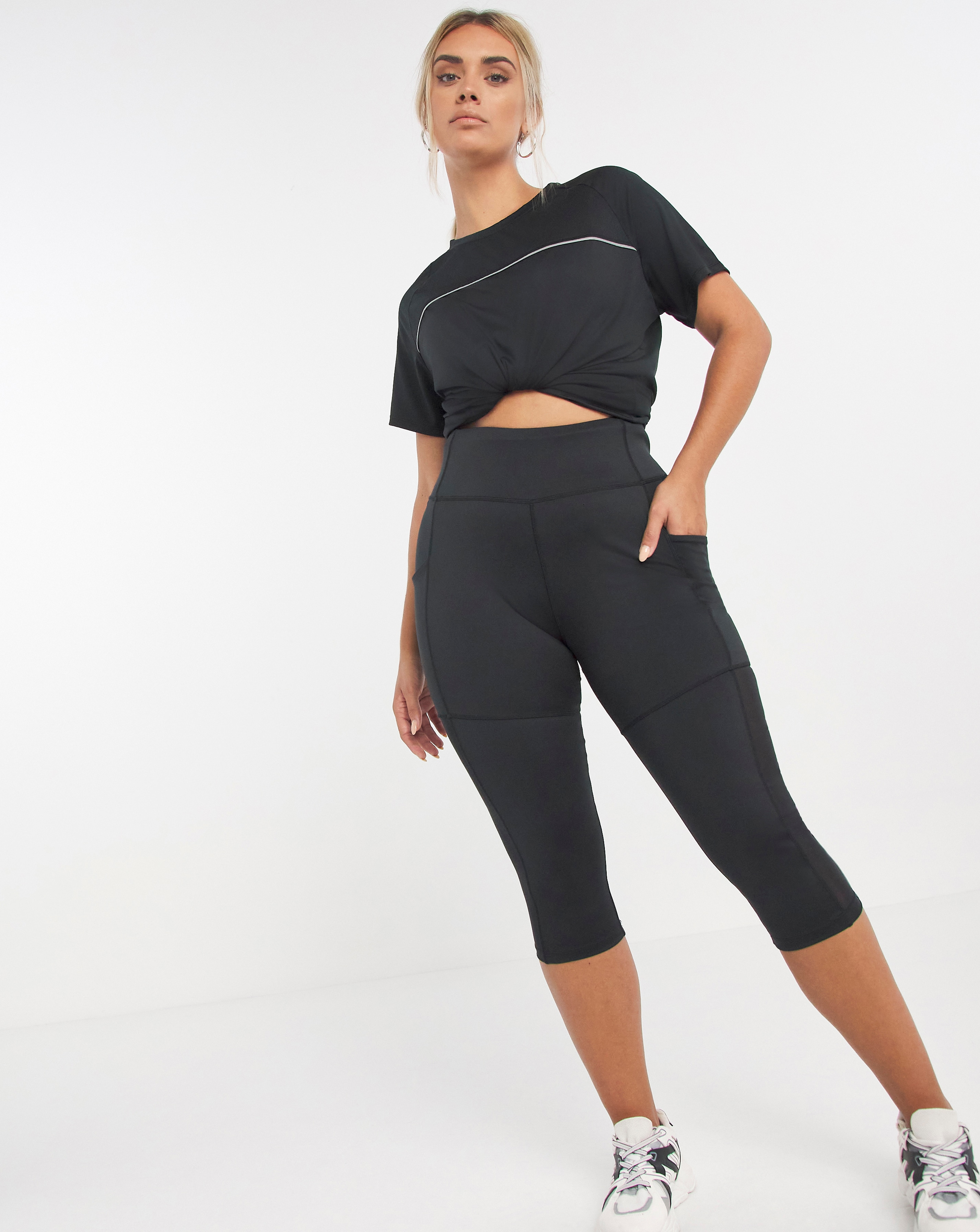 Sustainable Mesh Active Capri Legging 
