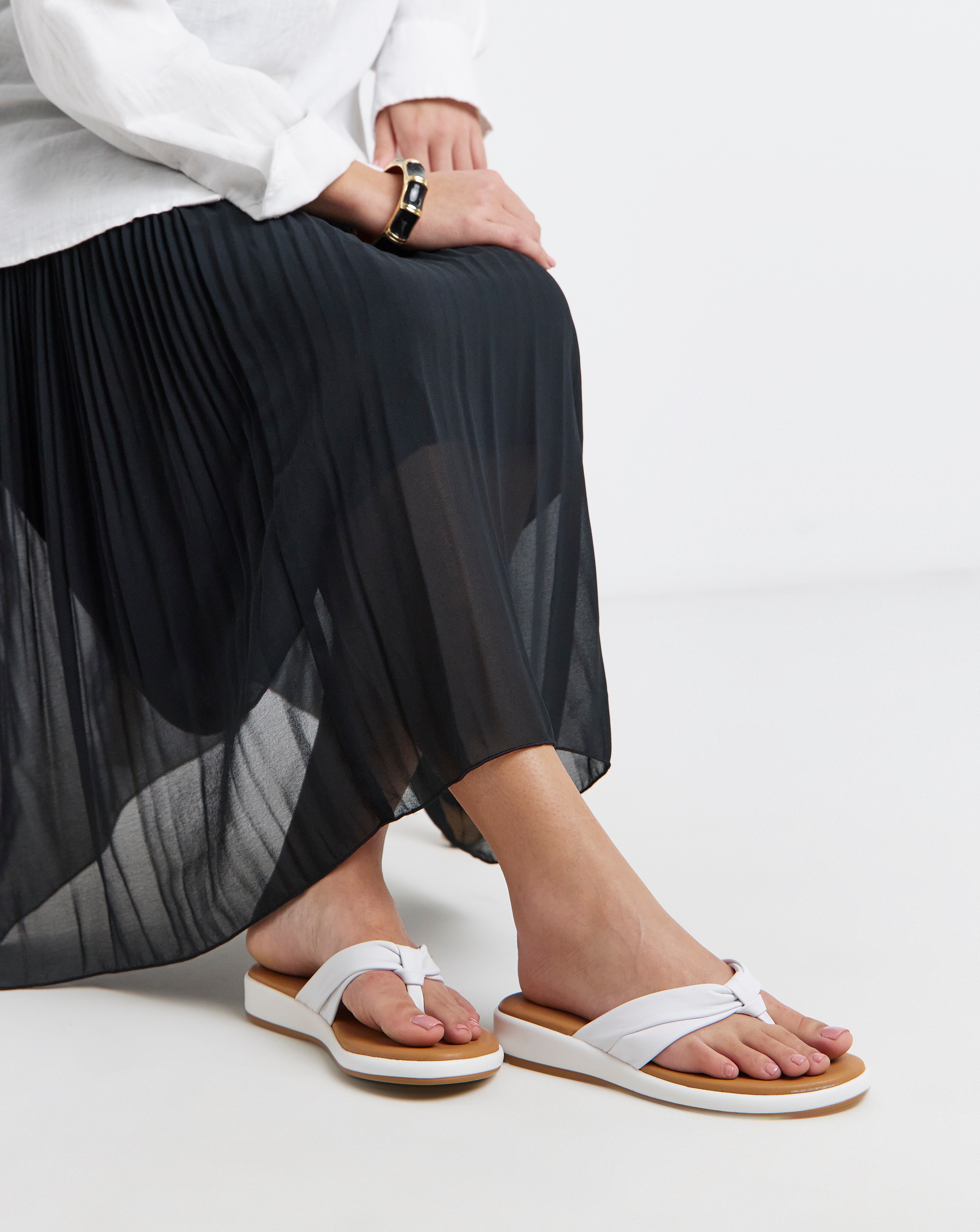 New In - Toe Post Low Wedge Sandal Wide