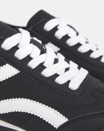 Tesoro Retro Slimline Trainer - Extra Wide Fit (EEE)
