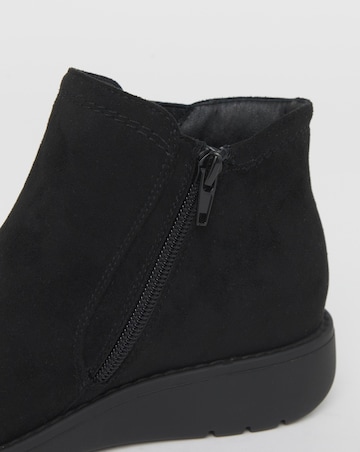 Heavenly Soles Rashida Low Wedge Chelsea Boots - Extra Wide Fit (EEE)