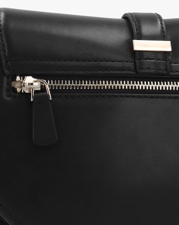 Guess Carrie Flap Black Shoulder Bag