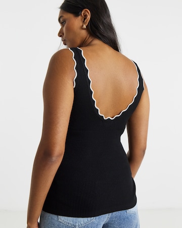 Black/White Contrast Scallop Rib Knit Vest