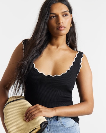 Black/White Contrast Scallop Rib Knit Vest