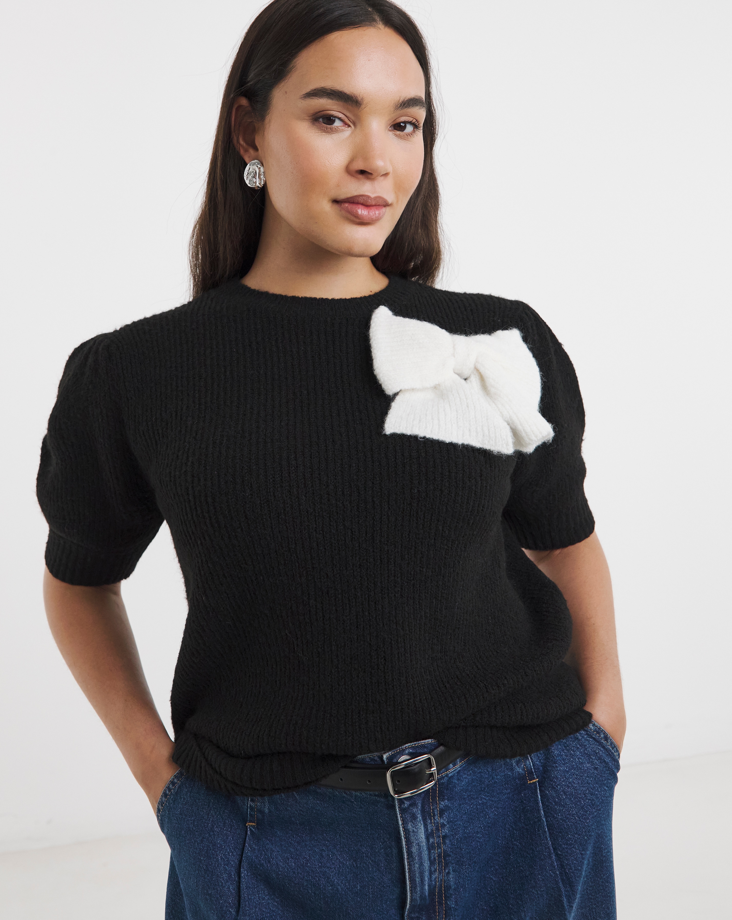 New In - Puff Sleeve Bow Applique Knitted Top