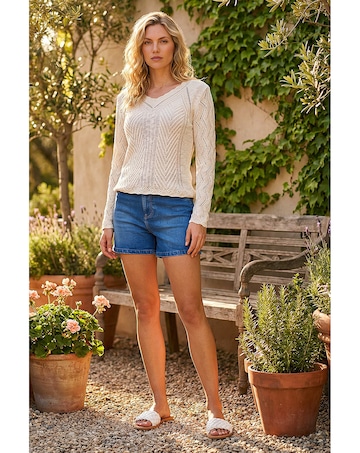 Roman Scallop V-Neck Knit Jumper