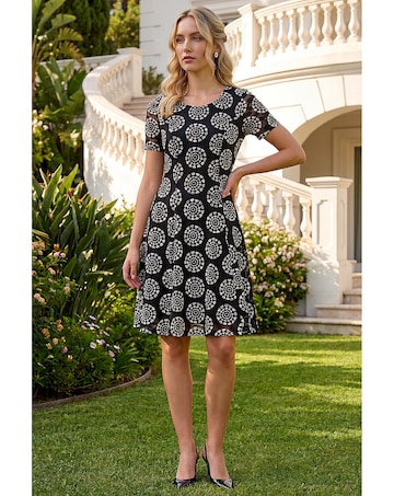 Roman Heart Circle Lace Stretch Dress