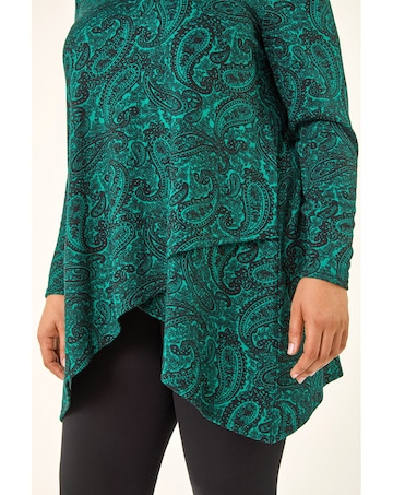 Roman Curve Paisley V-Neck Stretch Top