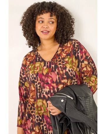 Roman Curve Animal Print V-Neck Top