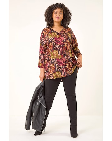 Roman Curve Animal Print V-Neck Top