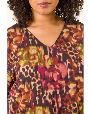 Roman Curve Animal Print V-Neck Top
