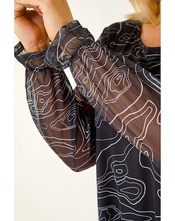 Roman Curve Swirl Print Stretch Top