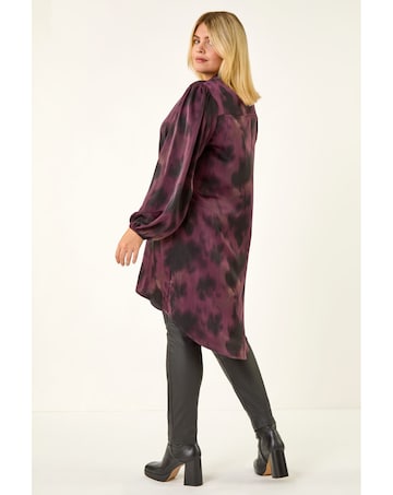 Roman Curve Print Buttoned Blouse