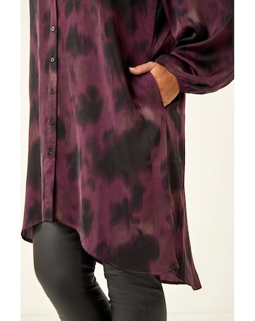Roman Curve Print Buttoned Blouse