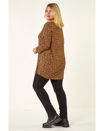 Roman Curve Spot Print V-Neck Tunic Top