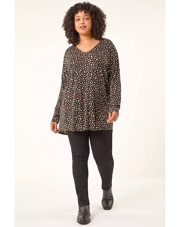 Roman Curve Spotted V-Neck Stretch Top