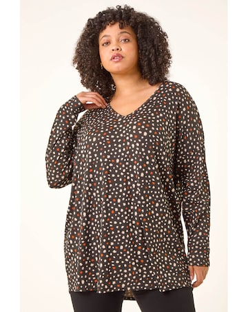 Roman Curve Spotted V-Neck Stretch Top