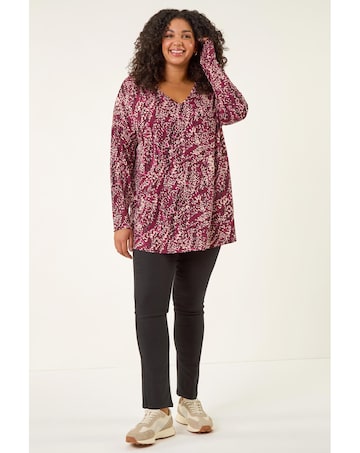 Roman Curve Spot V-Neck Stretch Top