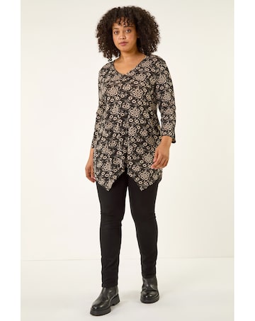 Roman Curve Floral V-Neck Stretch Top
