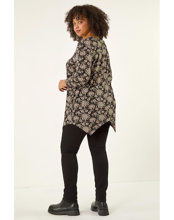 Roman Curve Floral V-Neck Stretch Top