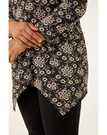 Roman Curve Floral V-Neck Stretch Top