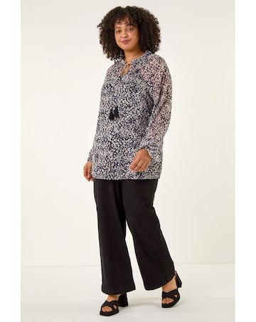 Roman Curve Georgette Keyhole Top