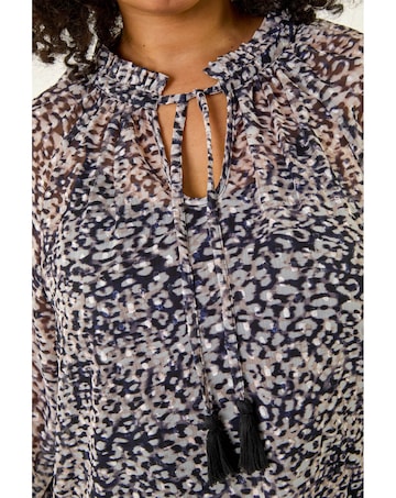Roman Curve Georgette Keyhole Top