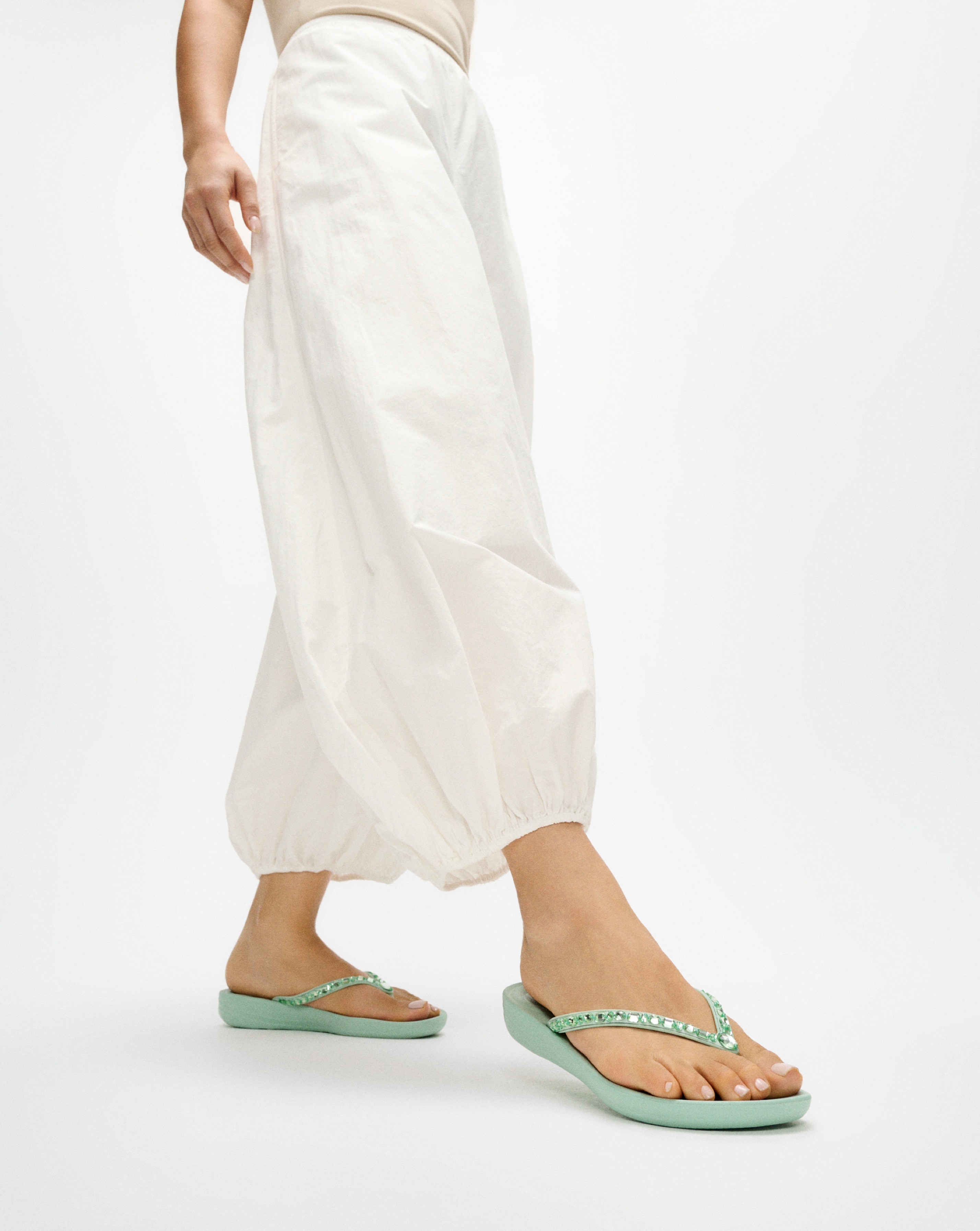 New In - Fit Flop Iqushion Flip Flops