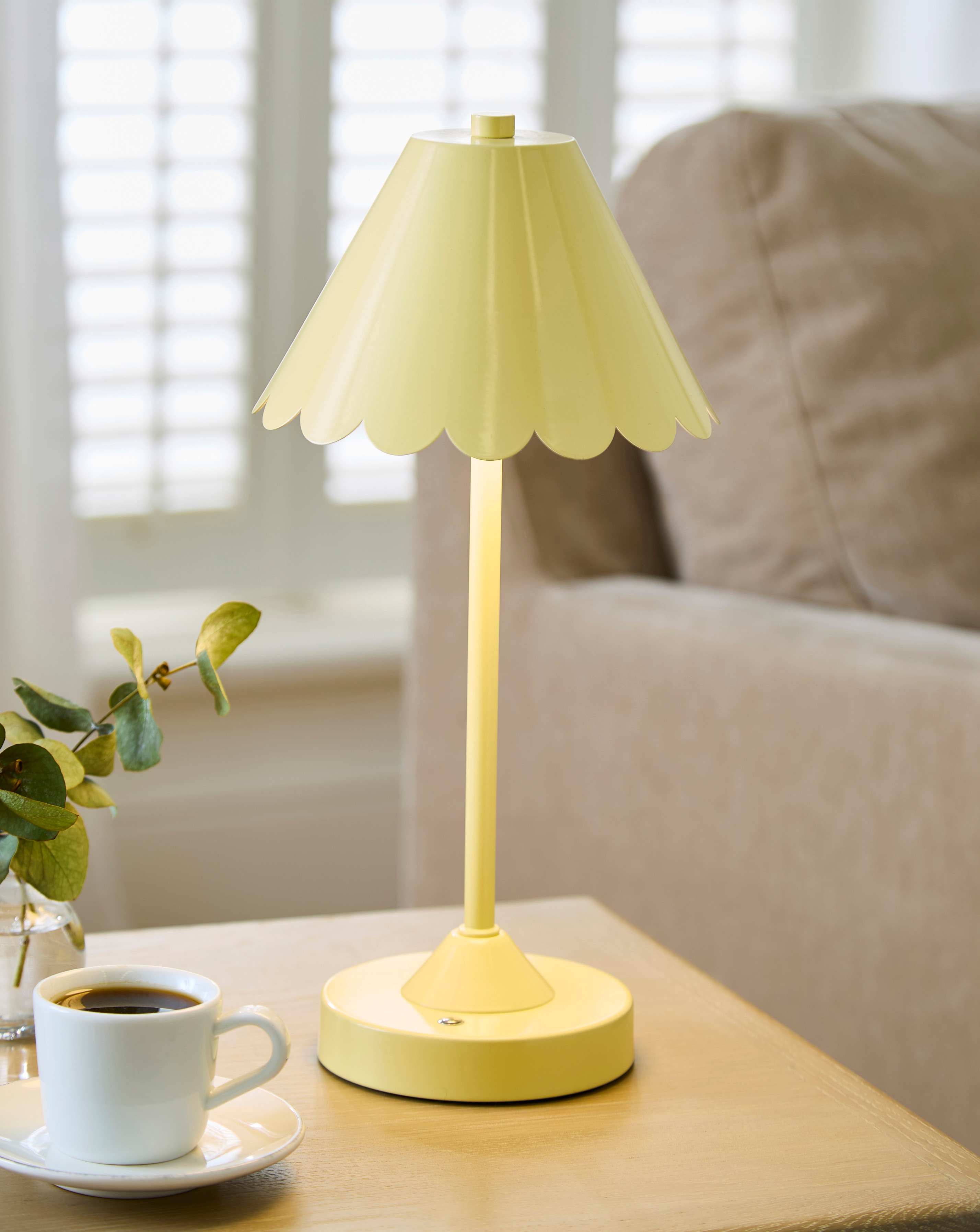 Josie Scallop Edge Rechargable Lamp