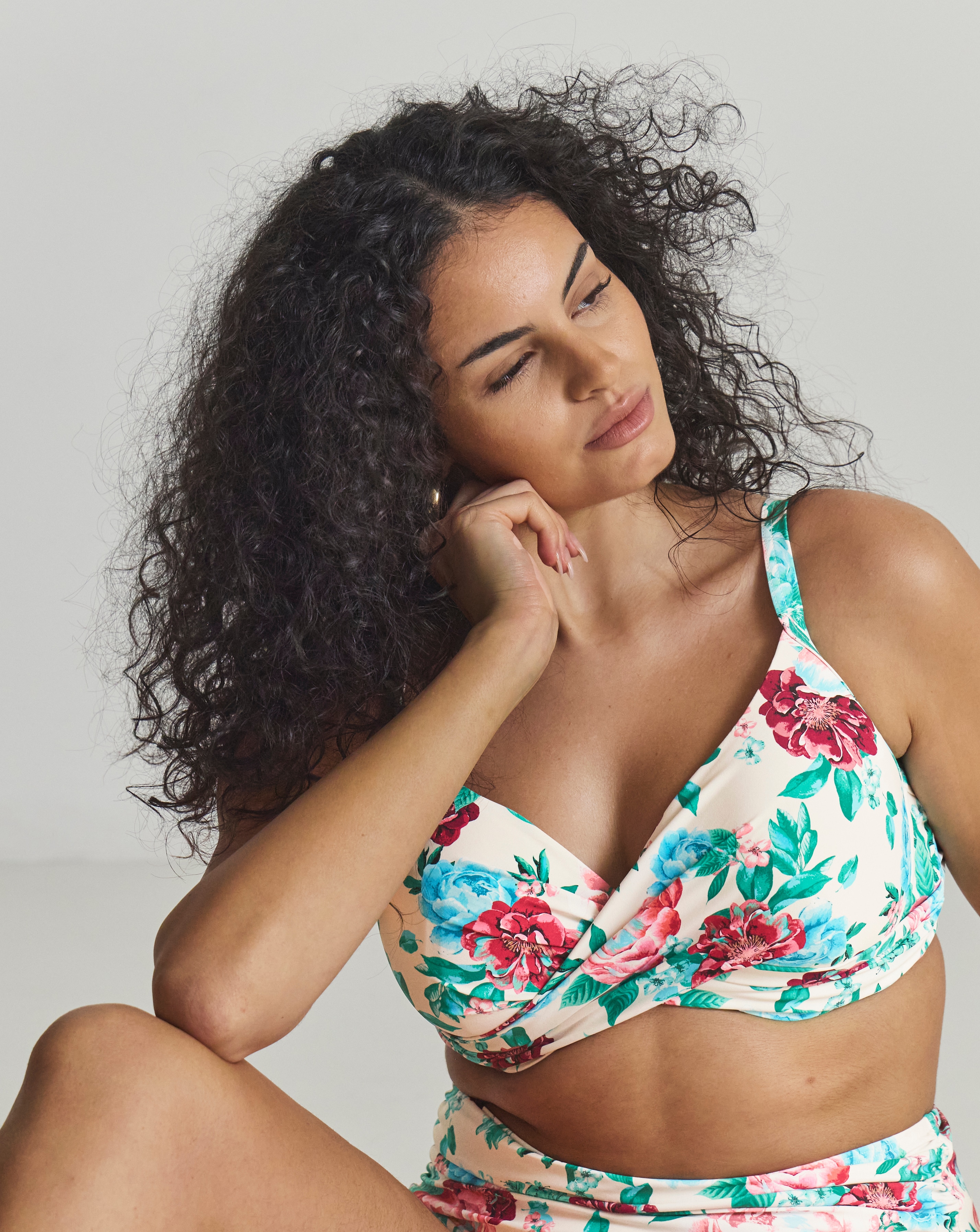 New In - Twist Front Plunge Underwired Bikini Top
