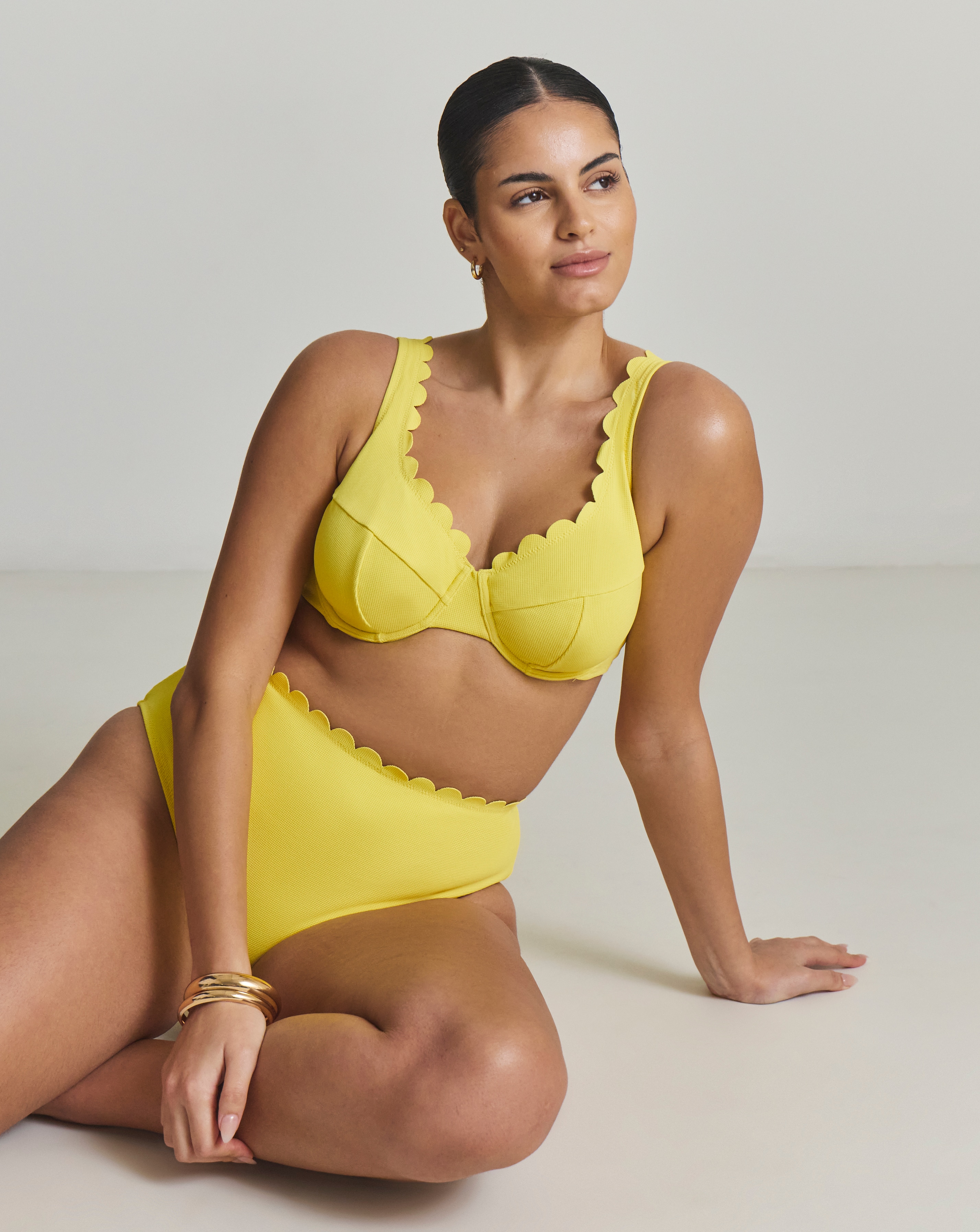 New In - Scallop Bikini Bottoms