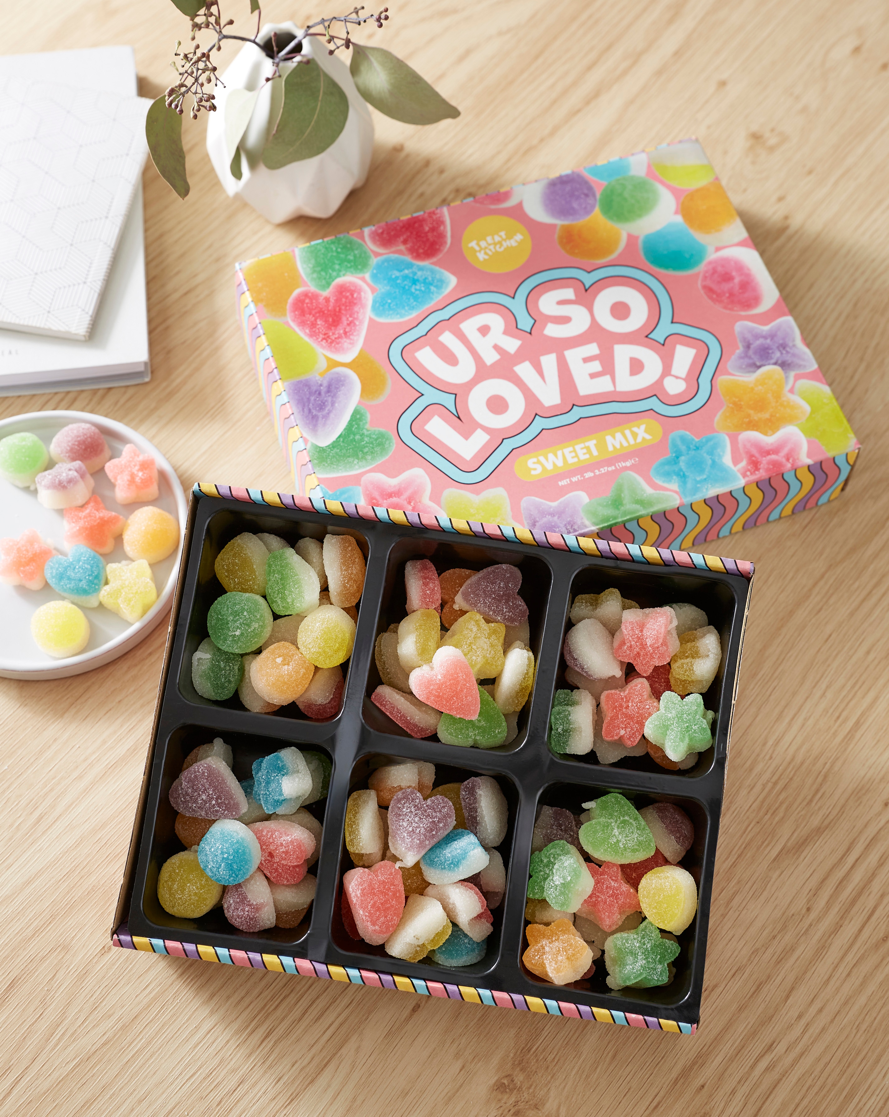 Treat Kitchen Ur So Loved 1kg Sweet Box