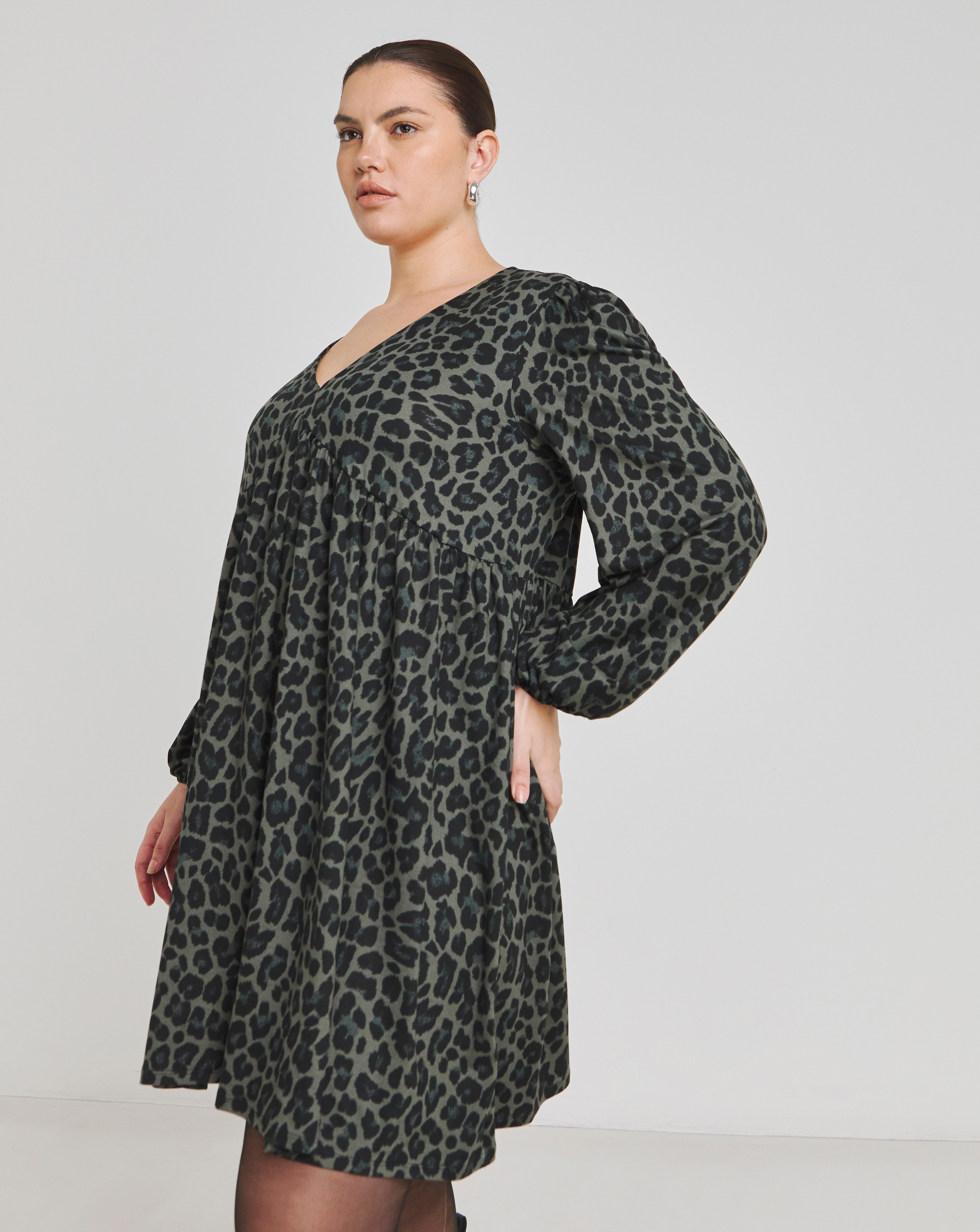 Simply Be - Women's Green Animal Supersoft Smock Dress - Size 10 - Green animal - 95% Recycled Polyester 5% Elastane