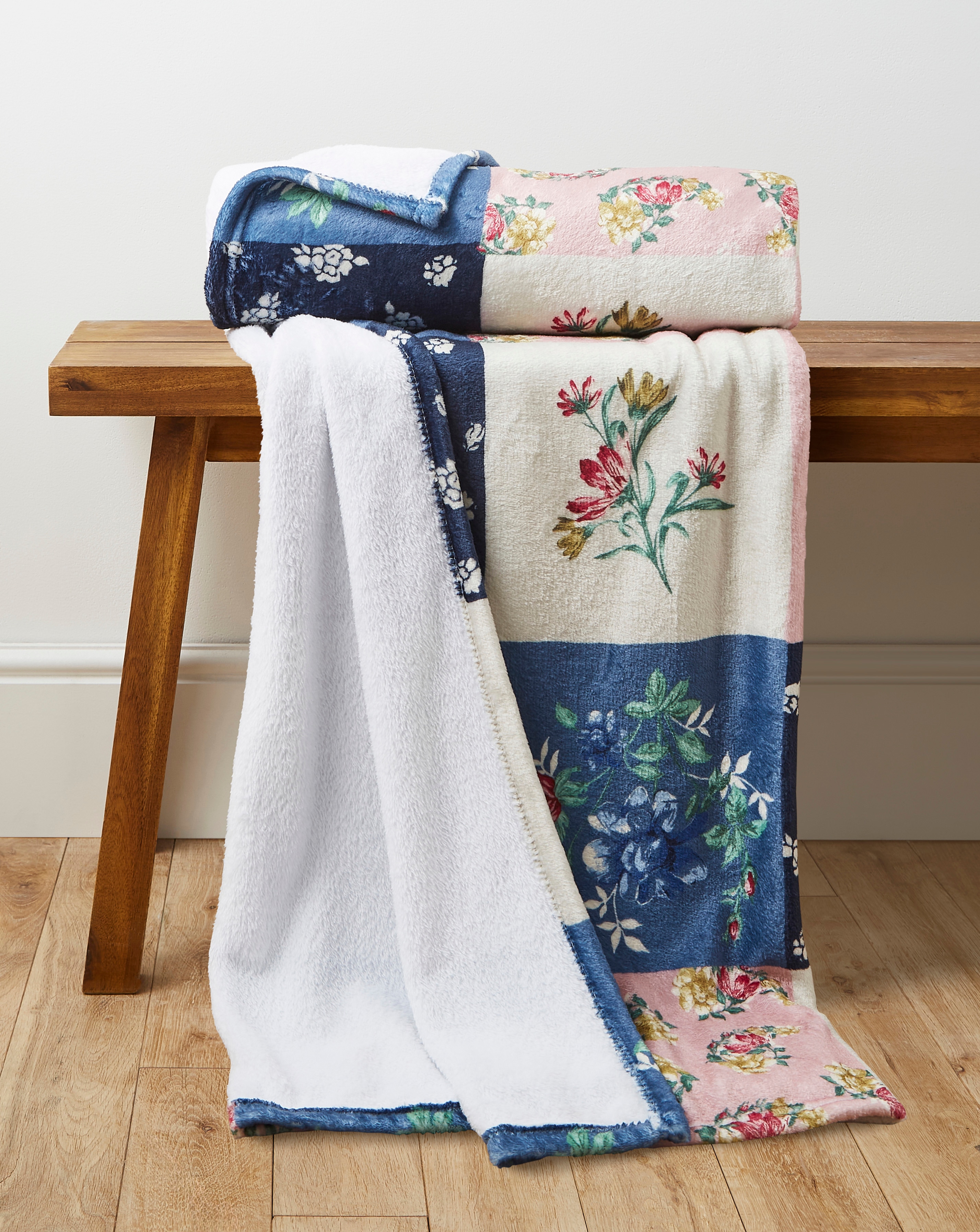 New In - Julipa Patchwork Printed Fleece Throw