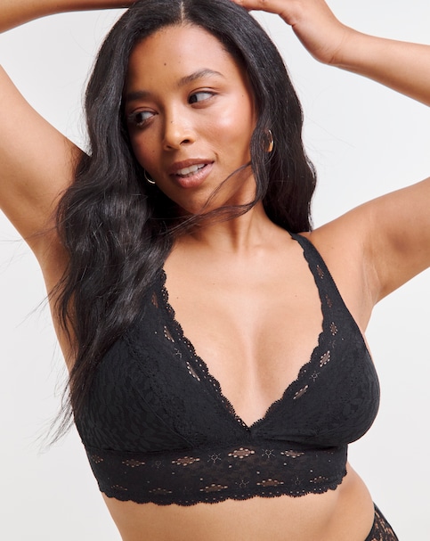 Wacoal Plus Size Halo Lace Bralette In Black | UK Size 30 Women's