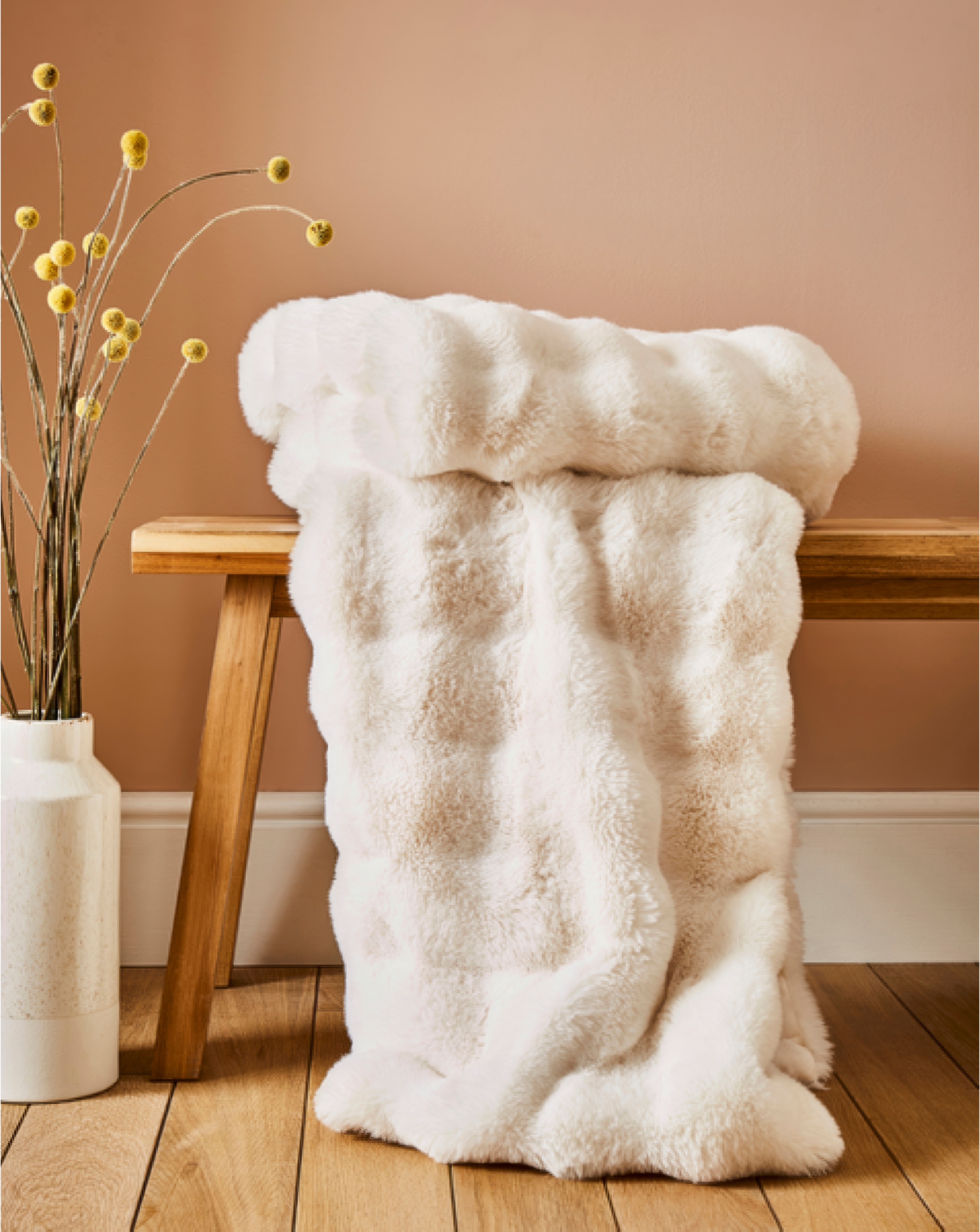 New In - Bubble Faux Fur Throw - Ivory