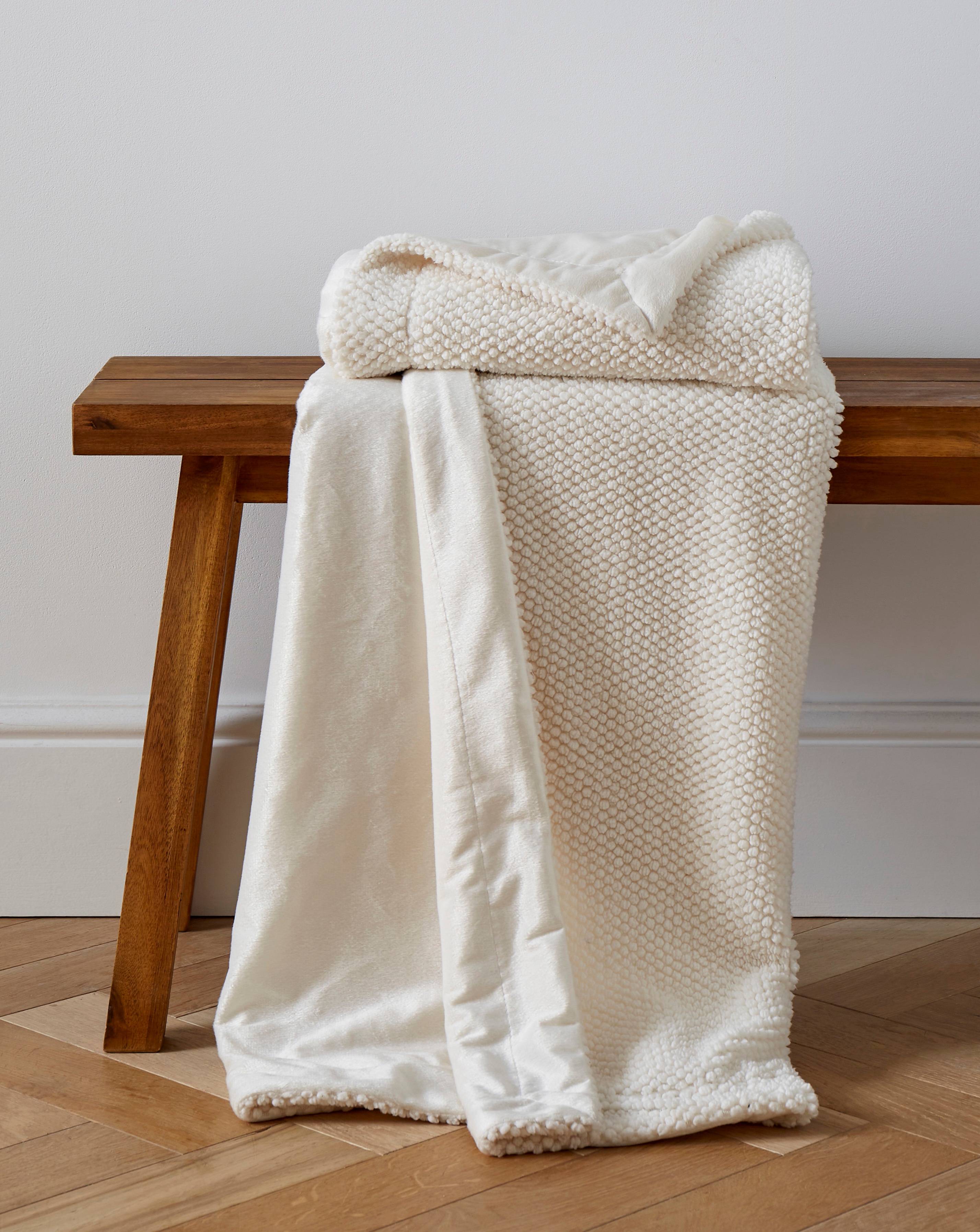 Bobble Fleece Throw - Cream