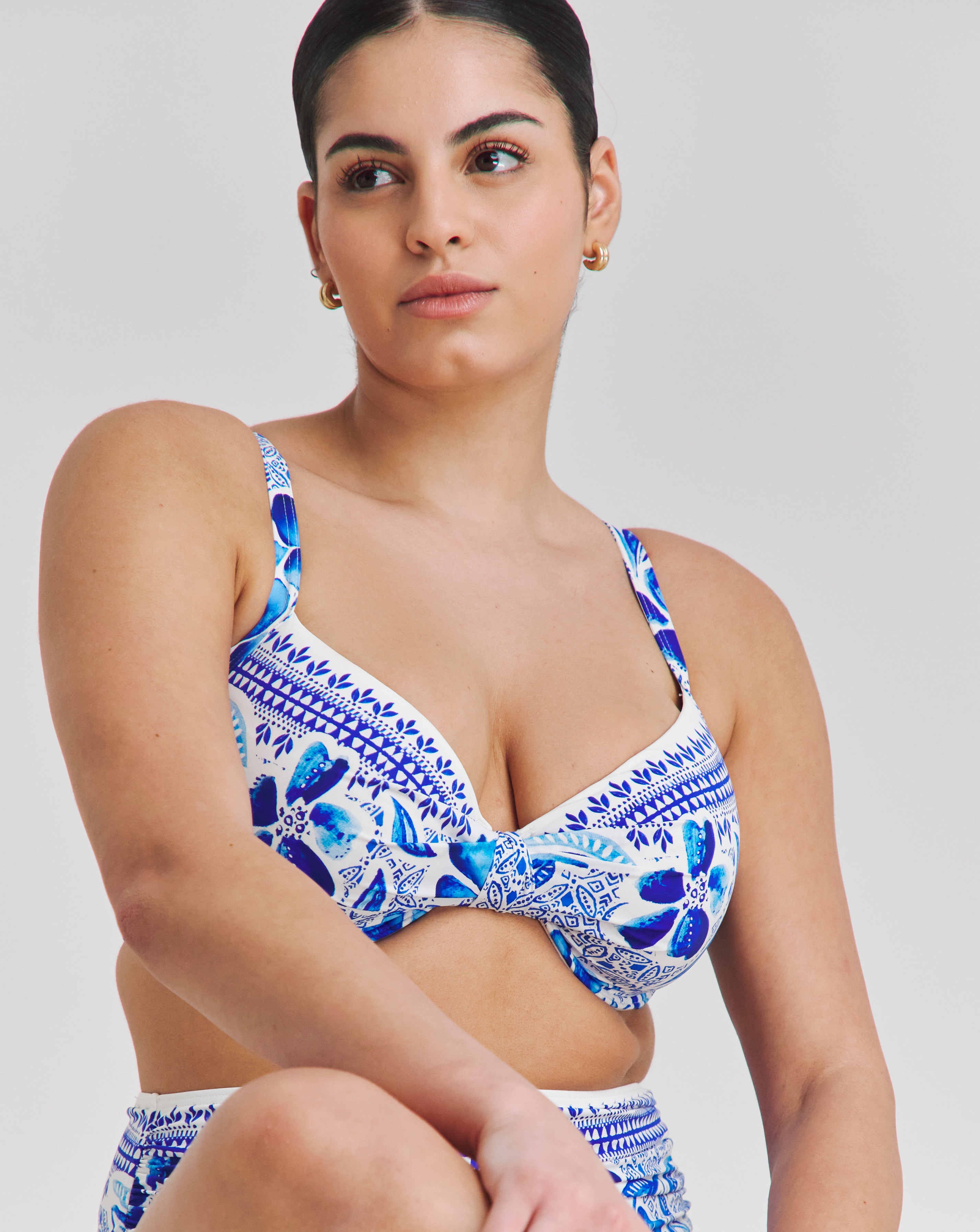 Magisculpt Twist Front Plunge Bikini Top