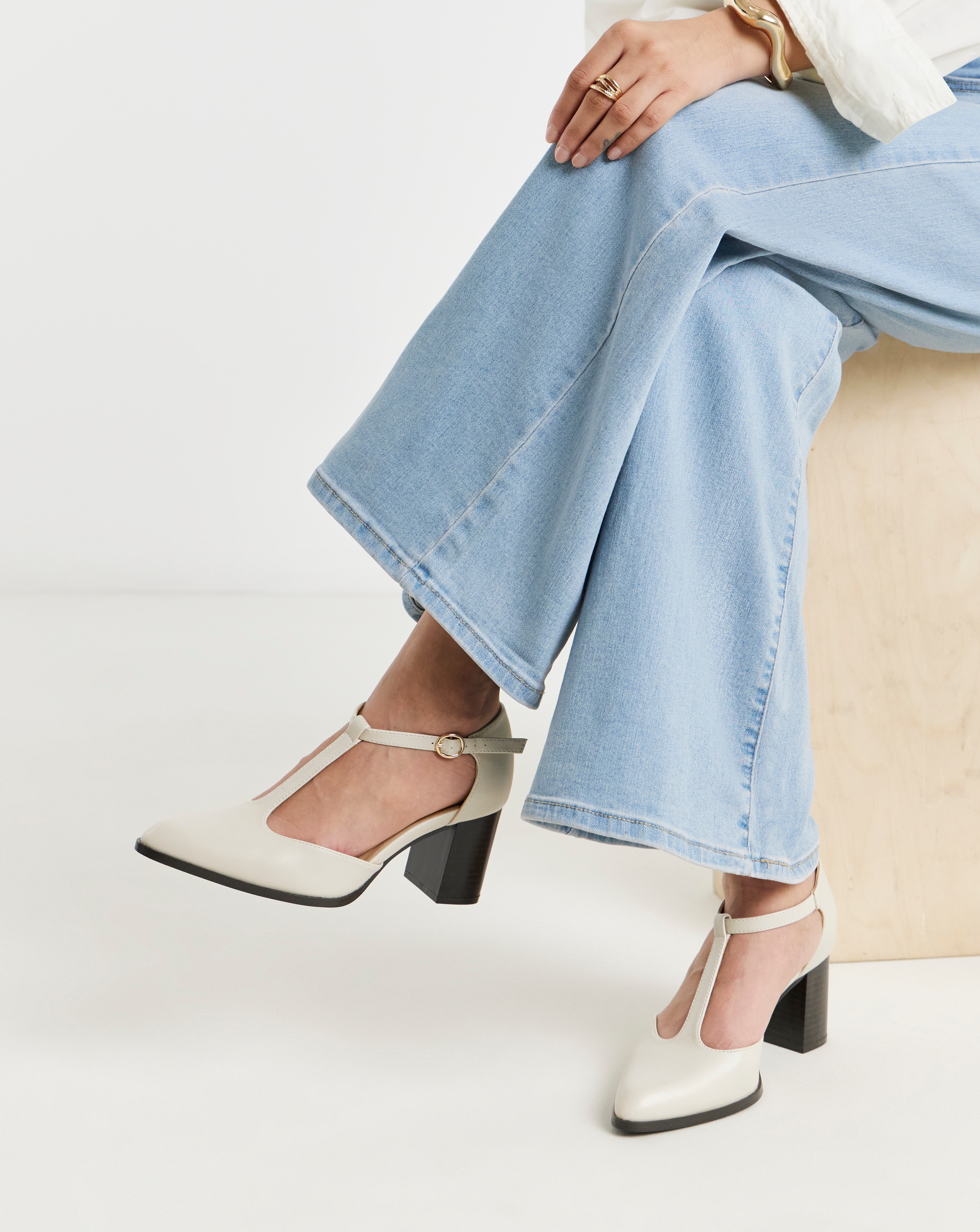 New In - Toe Part T Bar Heels Wide Fit