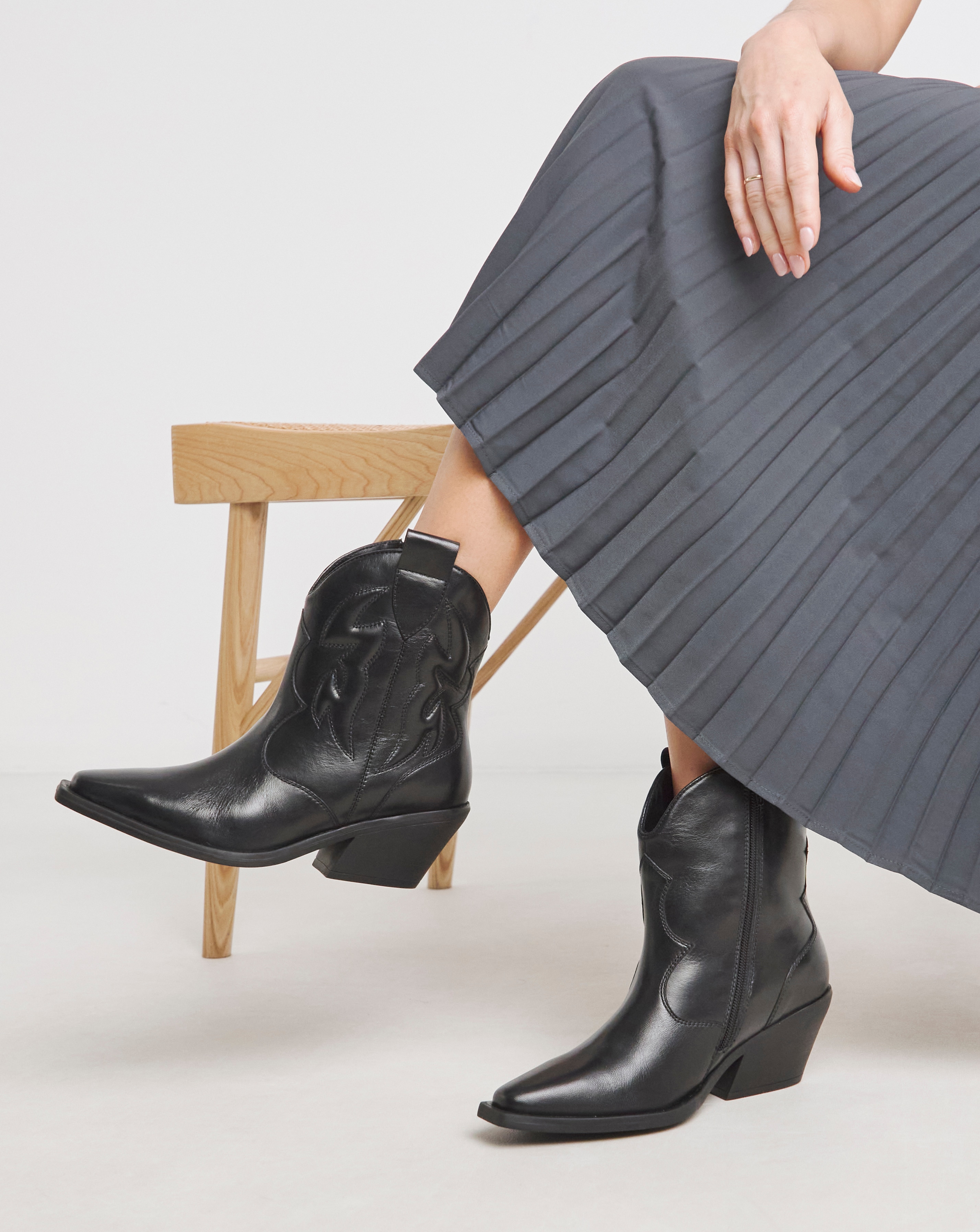 Embroidered Ankle Western Boots Ex Wide