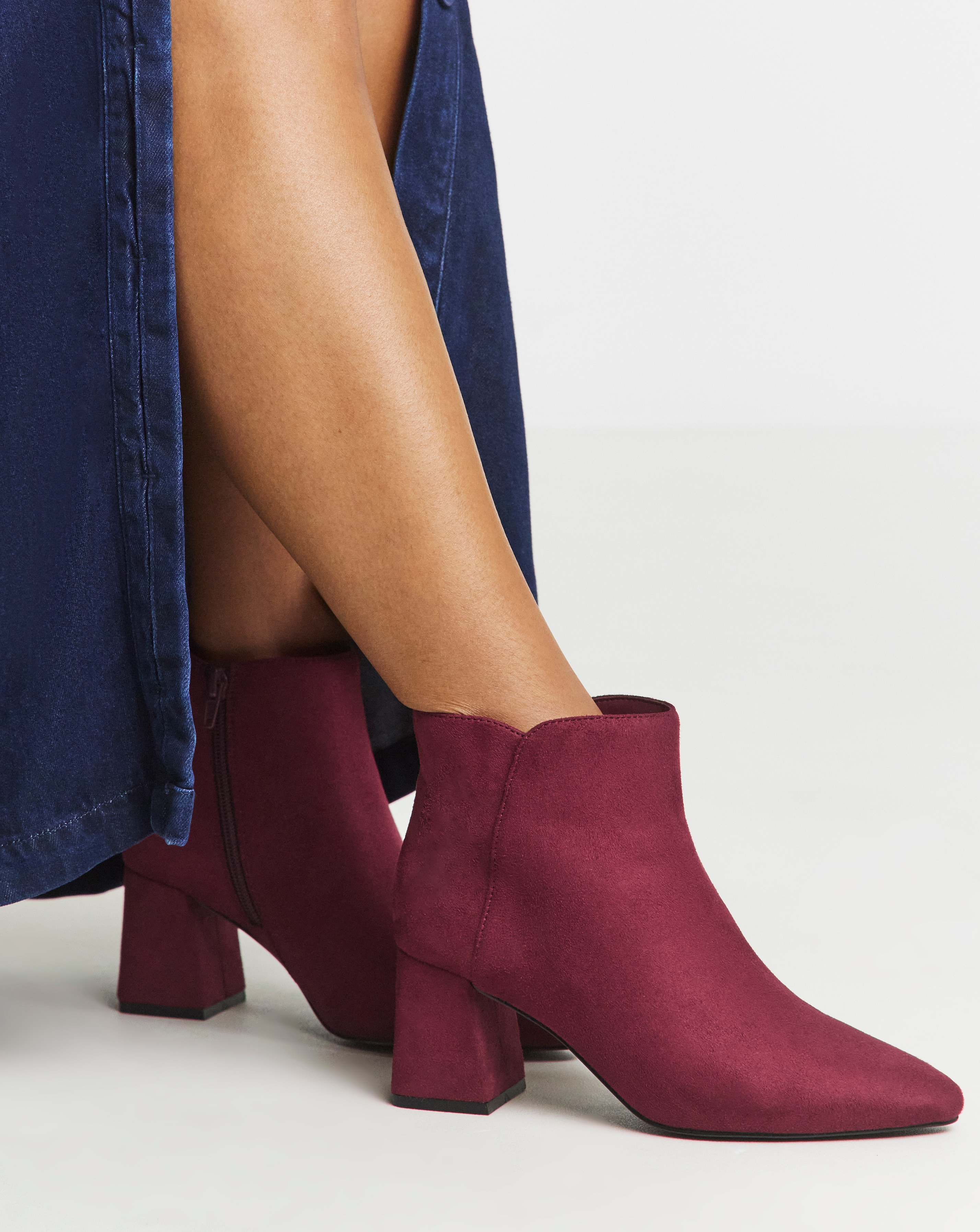 Point Ankle Boot Block Heel Wide