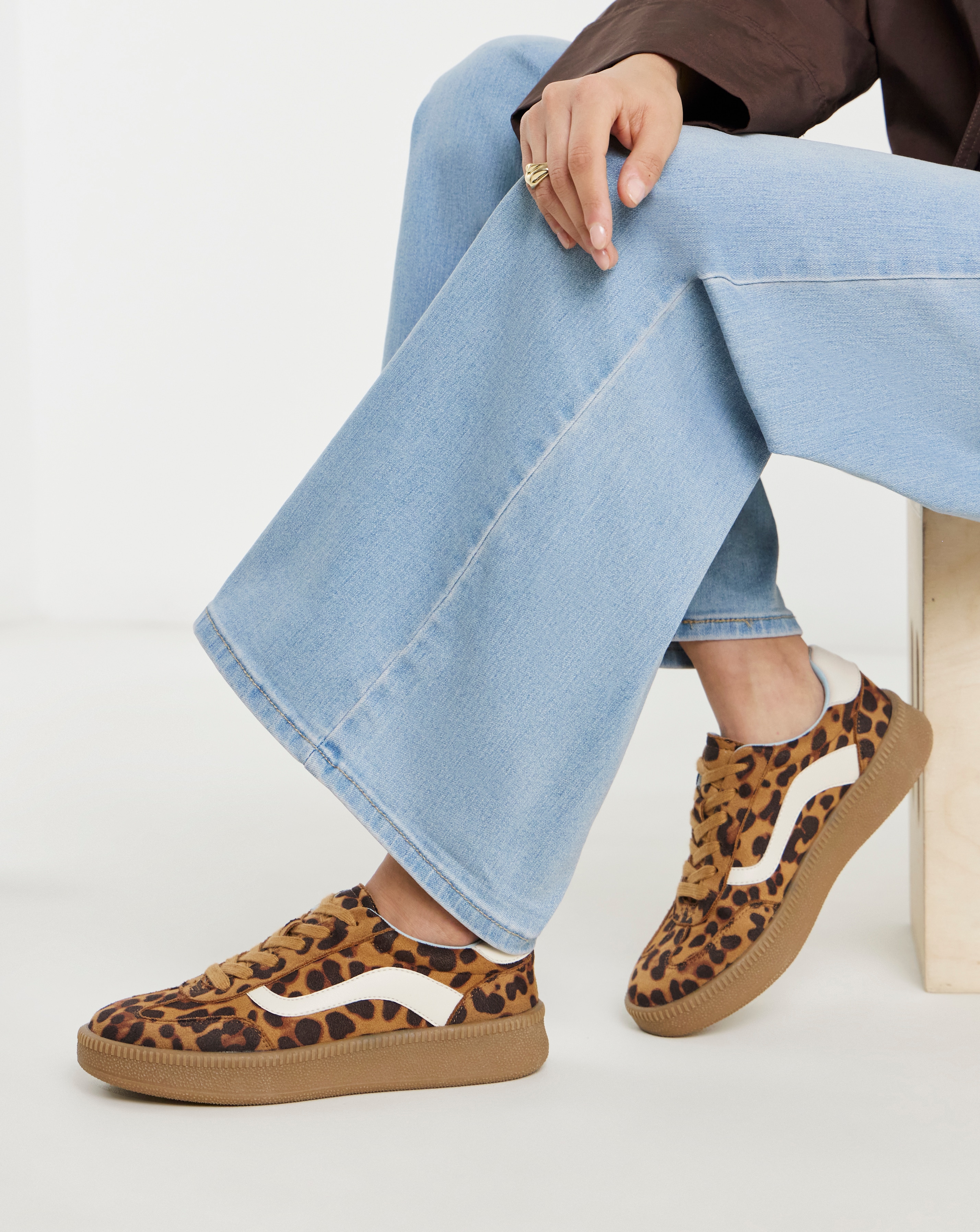 Chunky Retro Trainer Wide