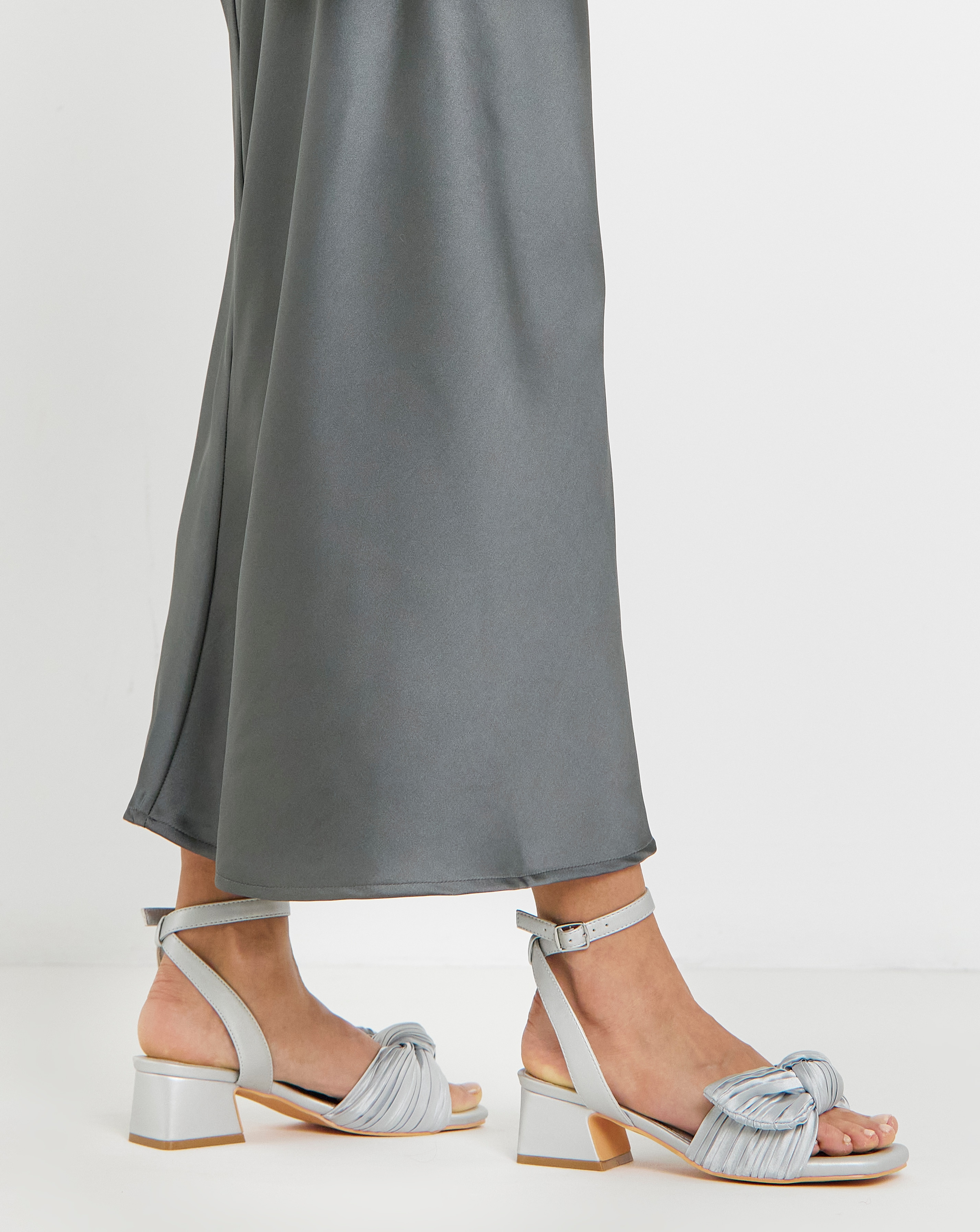 Side Bow Heels Wide Fit