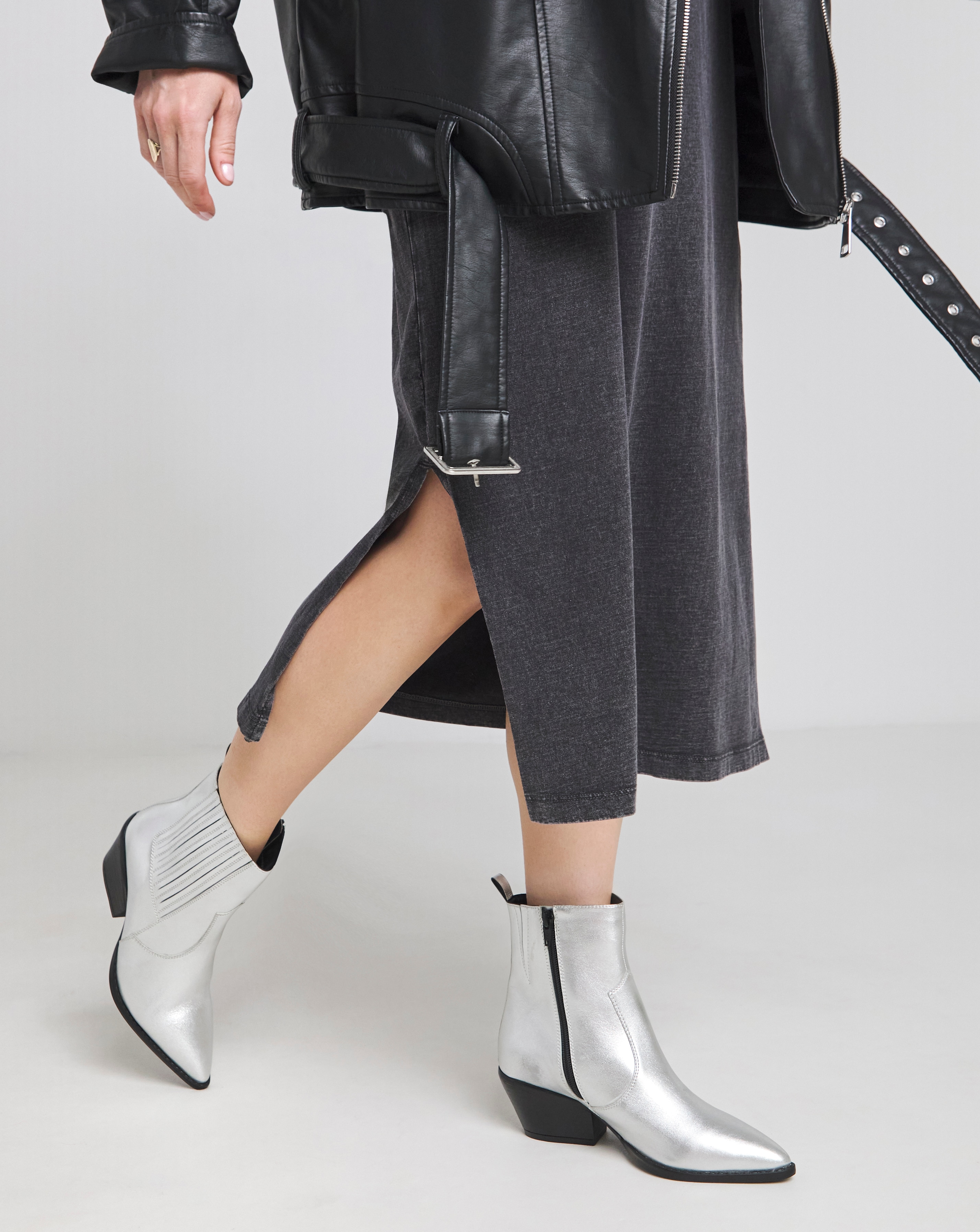 Pointed Chelsea Western Ankle Boots Wide