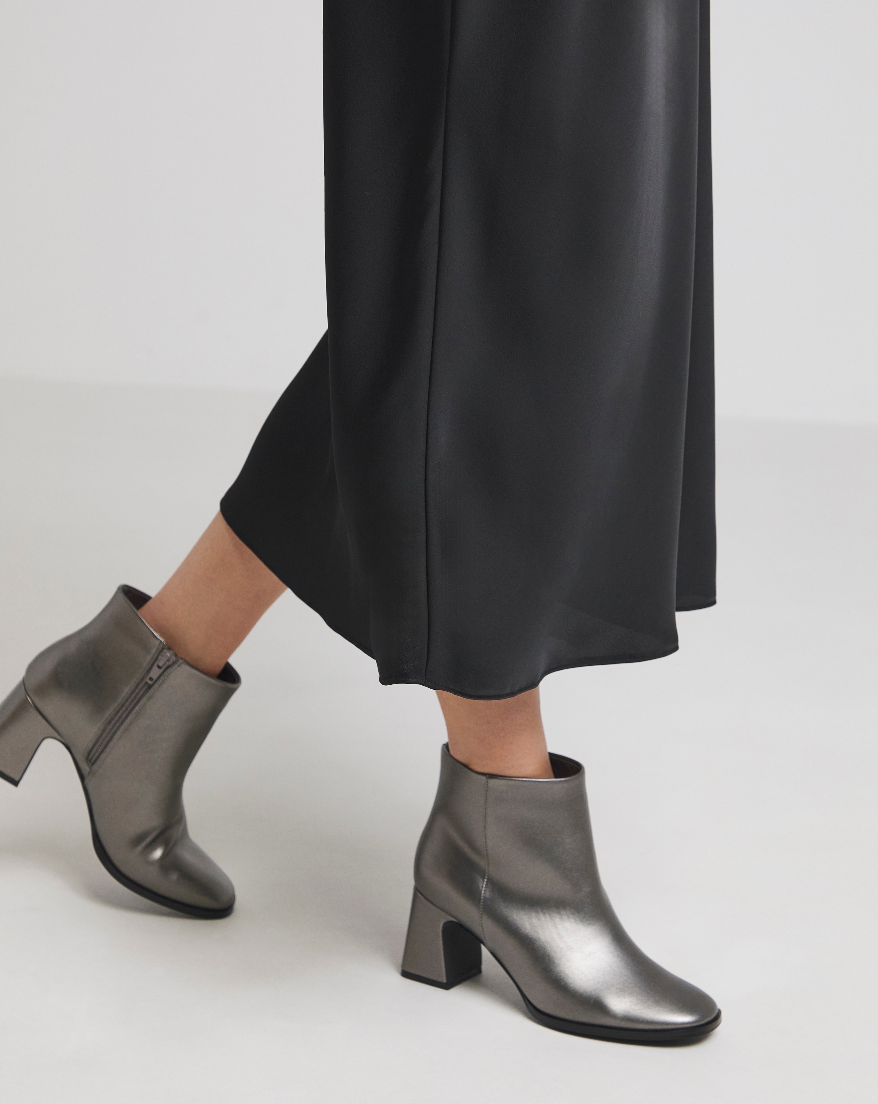 Block Heel Low Cut Boots Wide